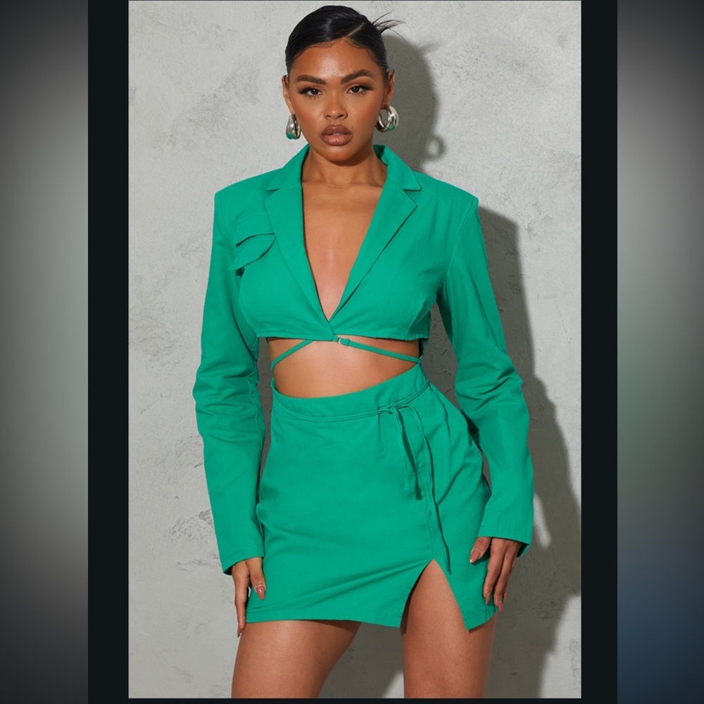 PrettyLittleThing-Green Woven Cut Out Tie Waist Utility Style Blazer Dress